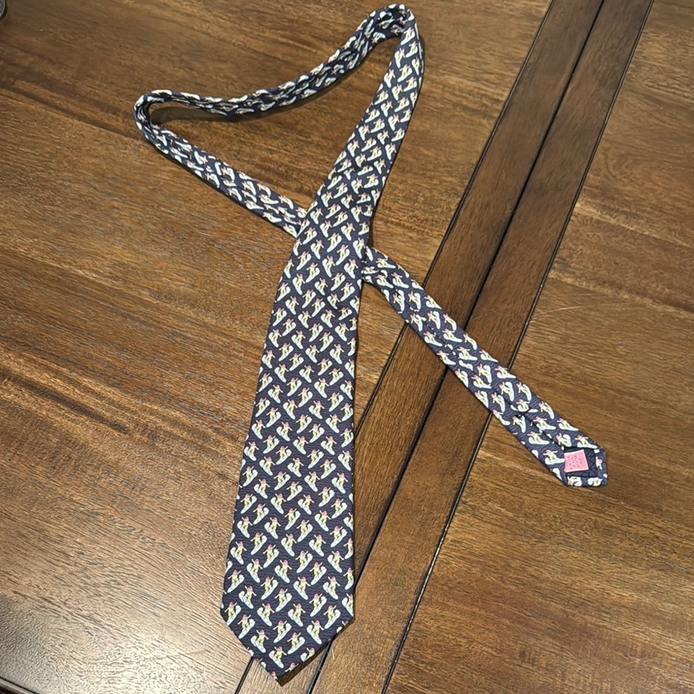 Vineyard Vines Surfing Santa Tie